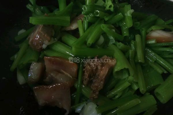 老屋私房菜肉炒菠菜梗的做法图解3