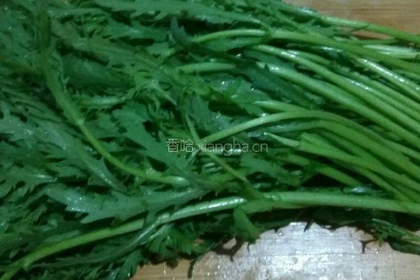 凉拌茼蒿的做法图解1