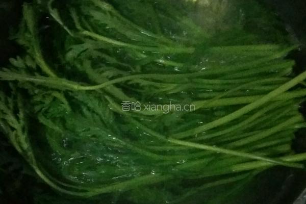 凉拌茼蒿的做法图解2