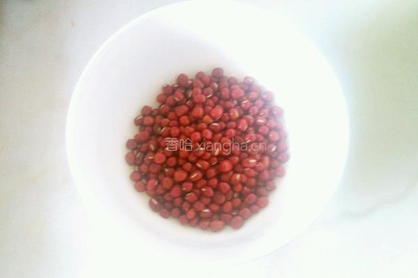 红豆牛奶西米露的做法图解1