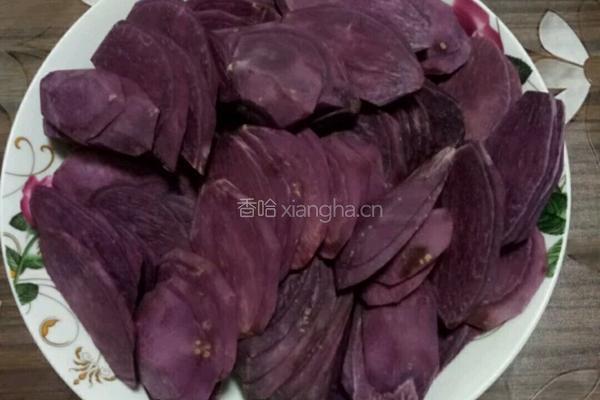 草莓紫薯椰蓉球的做法图解1