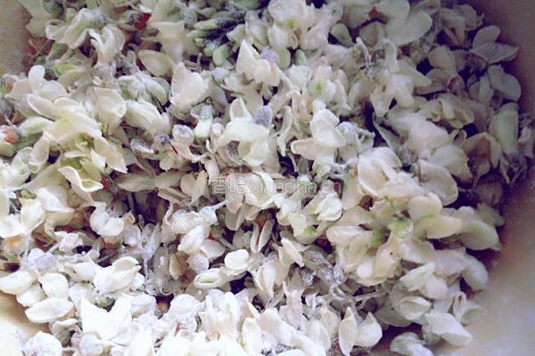 蒸槐花的做法图解3