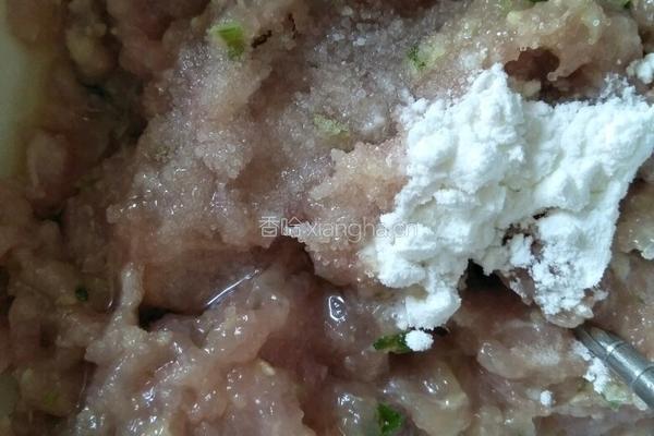 青菜鸡蛋肉丸汤的做法图解2