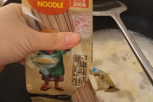 鸡蛋肉末红薯叶荞麦面的做法图解4
