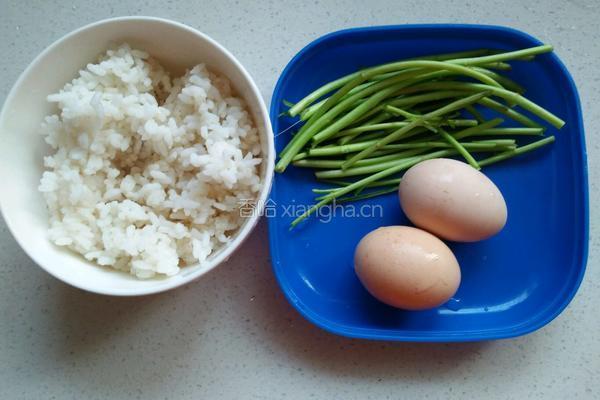 鸡蛋米饭饼的做法图解2