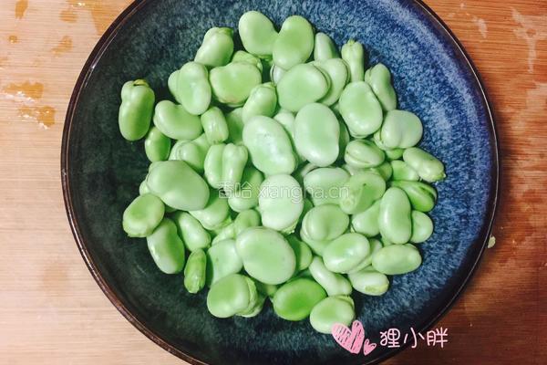 葱香蚕豆的做法图解2