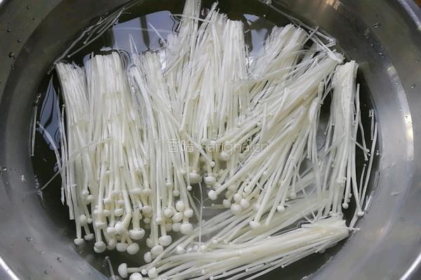 金针羊肉卷的做法图解1