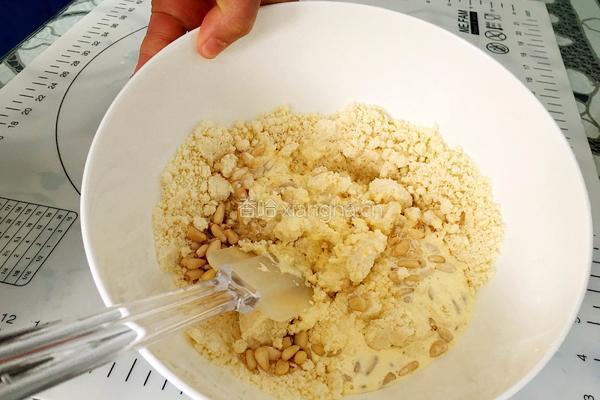 奶香松仁小饼干的做法图解8