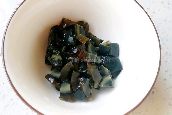 皮蛋香菇肉末粥的做法图解3