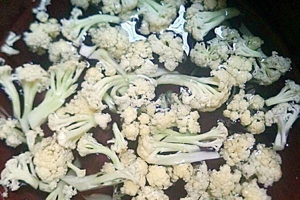 番茄炒椰菜花的做法图解3