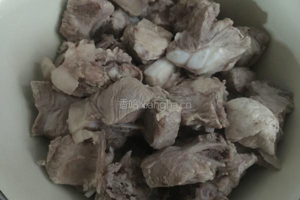 冬瓜玉米排骨汤的做法图解3