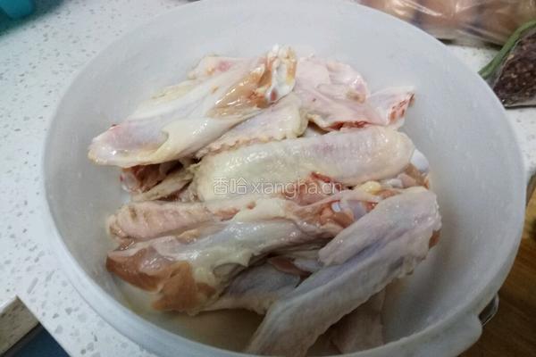 红烧卤鸭翅膀的做法图解1