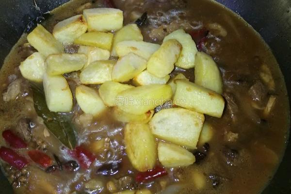 土豆烧牛肉的做法图解6