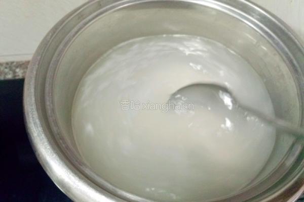 莴笋叶粥的做法图解1