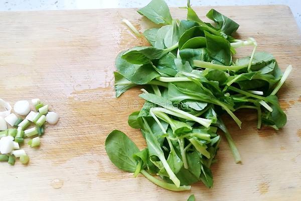 青菜木耳鸡蛋炒面的做法图解1