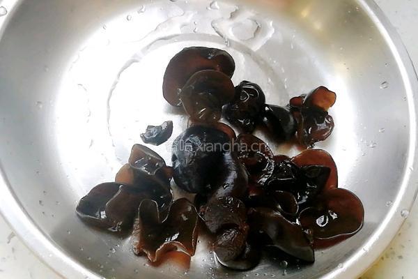 青菜木耳鸡蛋炒面的做法图解2