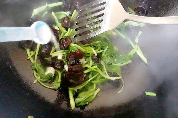 青菜木耳鸡蛋炒面的做法图解4