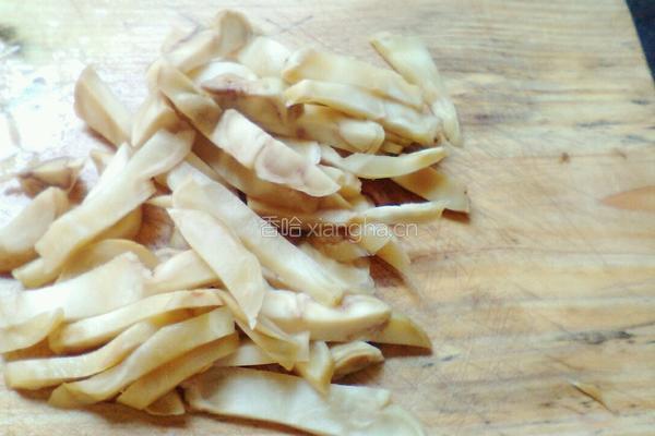 榨菜炒肉丝的做法图解1