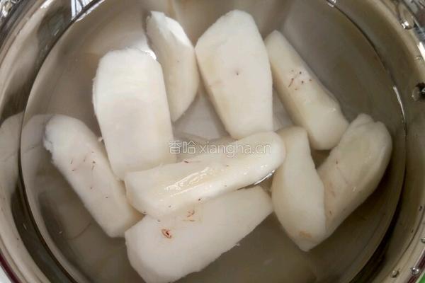 马蹄莲子炖木耳的做法图解2