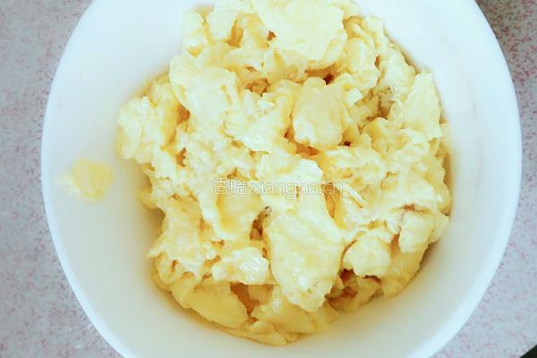 蚕豆米炒饭的做法图解3
