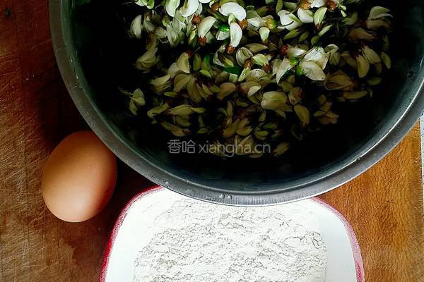 槐花饼的做法图解1