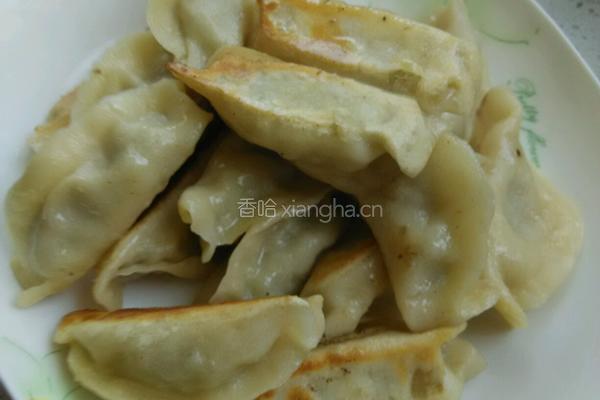 芹菜肉馅锅贴的做法图解26