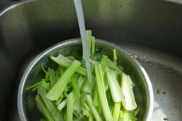 芹菜肉馅锅贴的做法图解6