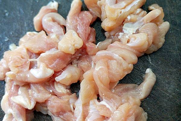 两丝炒鸡肉的做法图解6