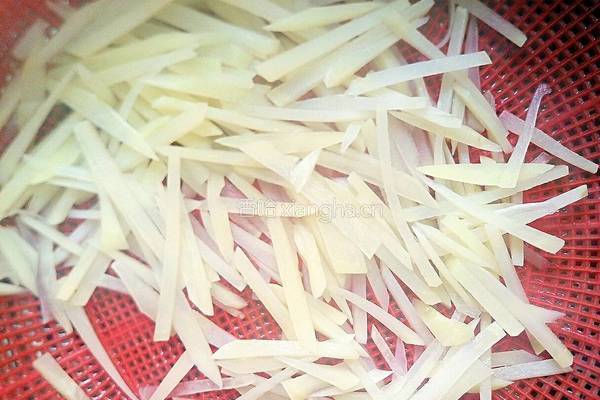 两丝炒鸡肉的做法图解11