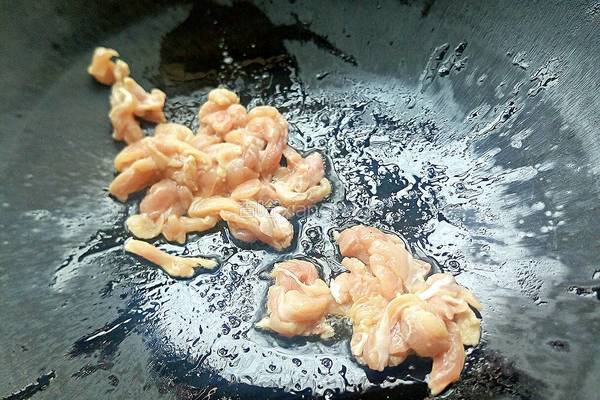 两丝炒鸡肉的做法图解13
