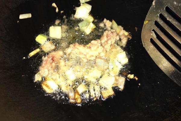 肉末炖扁豆的做法图解3