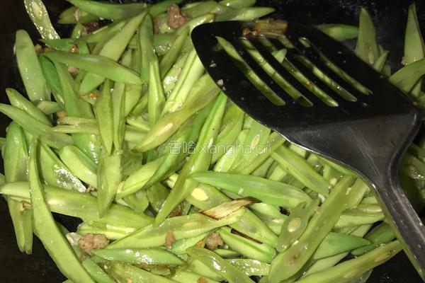 肉末炖扁豆的做法图解4