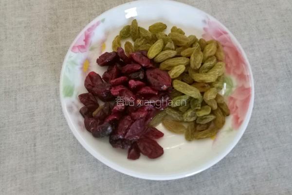 蔓越莓葡萄干一口酥的做法图解1