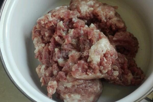 芹菜猪肉饺子的做法图解1