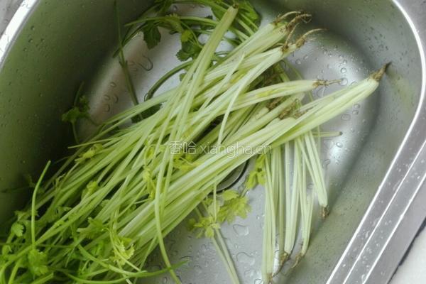 芹菜猪肉饺子的做法图解3
