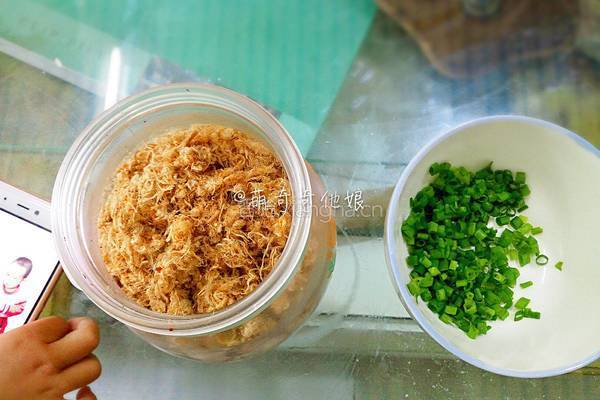 葱香肉松蛋糕卷的做法图解2