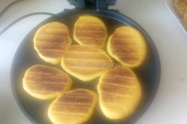 苞米面大饼子的做法图解5