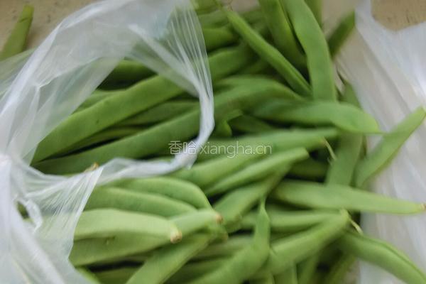 豆角炒肉丝的做法图解1