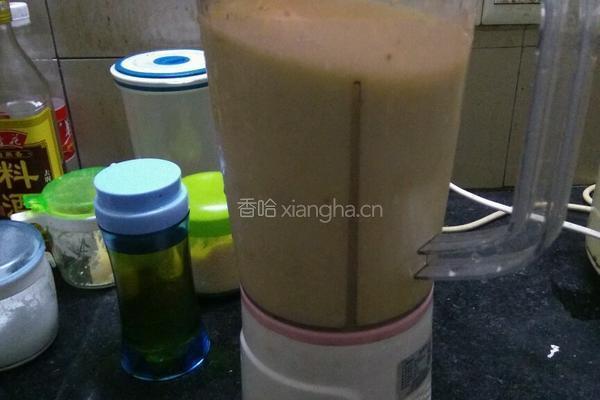 香蕉奶昔的做法图解3