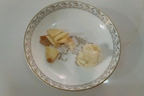 绿豆芽炒白菜苔的做法图解2