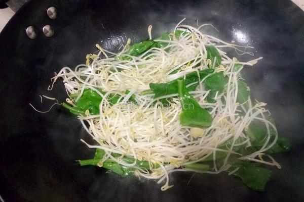 绿豆芽炒白菜苔的做法图解4