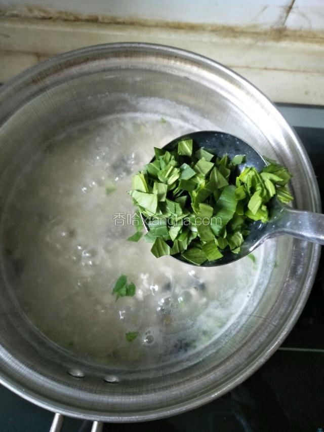 粥粘稠是把青菜也倒入