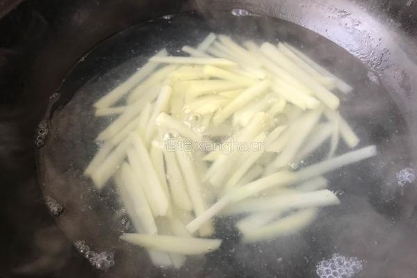 土豆拌粉丝的做法图解1