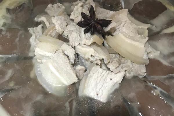 酸菜炖白肉的做法图解5
