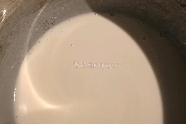 红薯荷叶饼的做法图解1