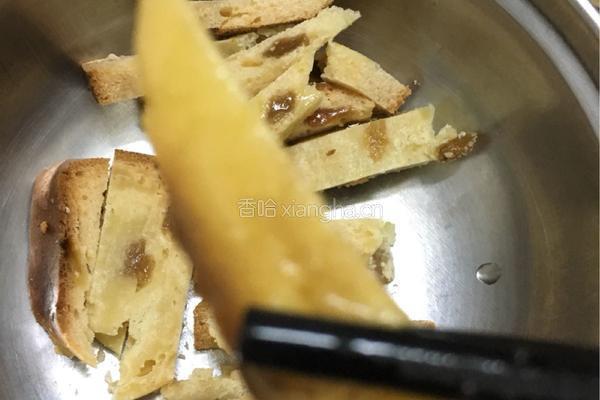 煎蛋面包条的做法图解3