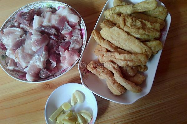 油豆腐煲瘦肉的做法图解1