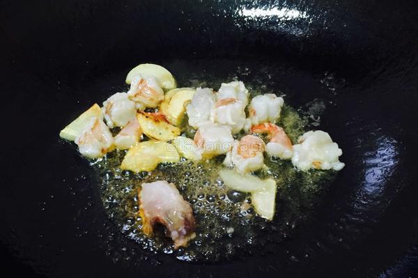 蒜香虾仁芦笋豆腐皮的做法图解11
