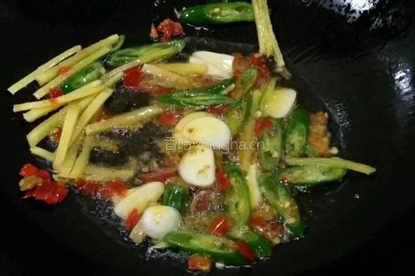 酸爽蒜香蚕豆的做法图解3