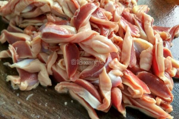 鸡胗爆炒榨菜的做法图解1